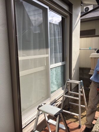 益城町での窓シャッター取付工事